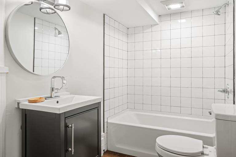 Bathroom 4, The Inn & More, Carroll