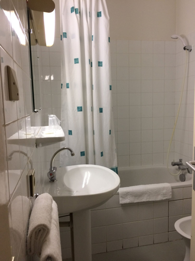 Bathroom 3, Acapulco, Hérault
