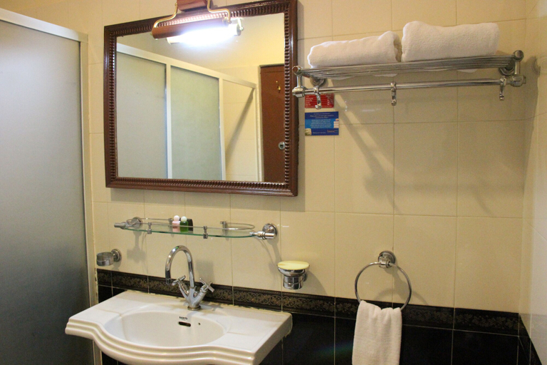 Bathroom 5, Aalankrita Resort and Convention, Ranga Reddy