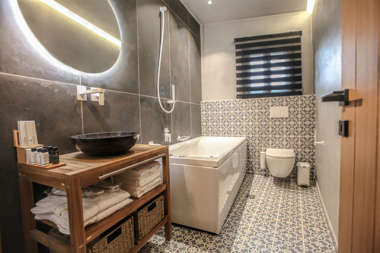 Bathroom 5, Meteora Heaven and Earth Kastraki, Thessaly