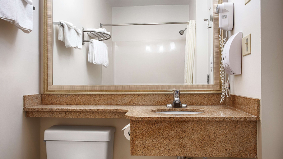 Bathroom 5, Best Western White Mountain Inn, Grafton
