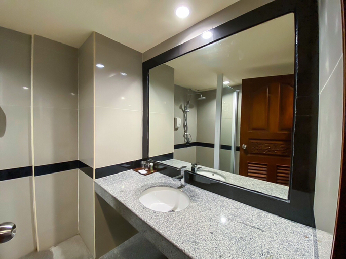 Bathroom 4, Boutique City And Bravo Hotel Pattaya, Pattaya