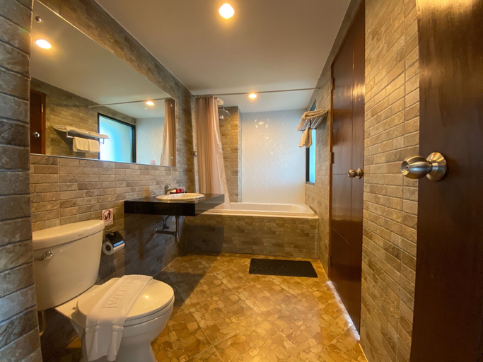 Bathroom 4, WE Valley Hotel, Muang Chiang Mai