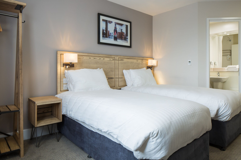 Bedroom 2, Raven’s Cliff, Motherwell by Marston's Inns, North Lanarkshire
