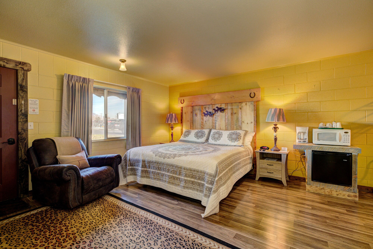Bedroom 3, Holiday Motel & RV Park, Gem