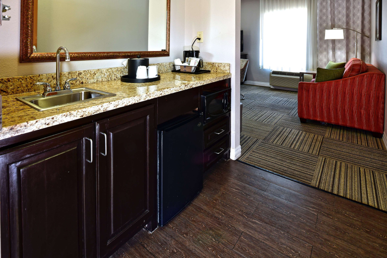 Others 5, Hampton Inn & Suites Fredericksburg, Gillespie