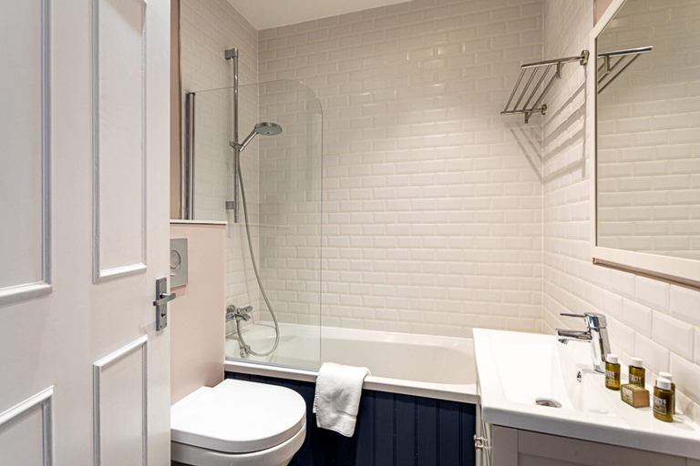 Bathroom 3, Newly Renovated Two Bedroom Kensington Flat, London