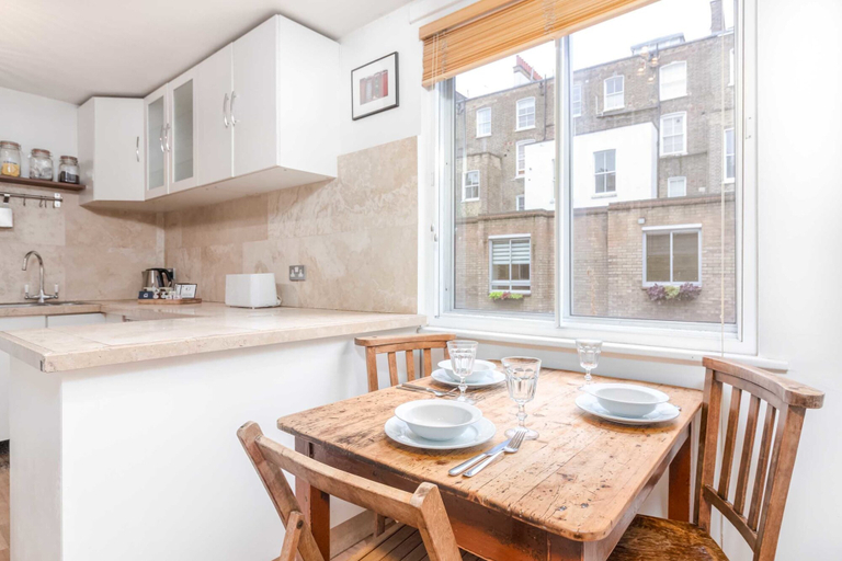 Others 3, Bright Bayswater Apartment, London