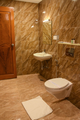 Bathroom 3, Poppys Tower, Tiruppur