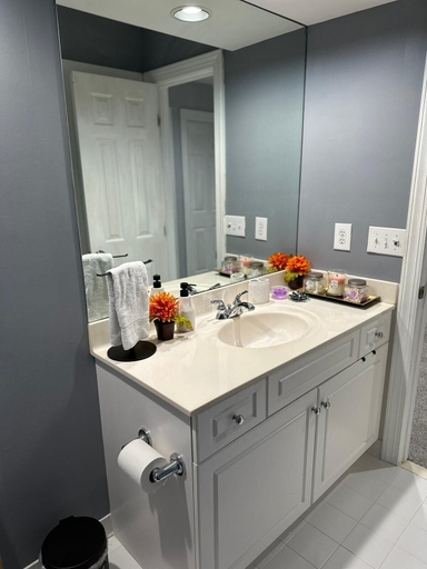 Others 5, Kosmos Rentals, Hampton