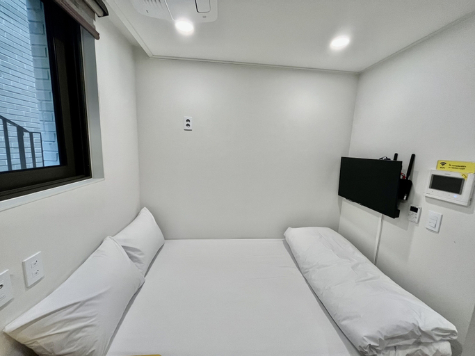 Bedroom 5, 318 STAY, Jung
