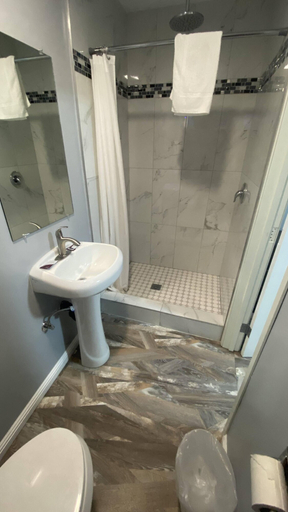 Bathroom 5, La Perla Motel, Los Angeles