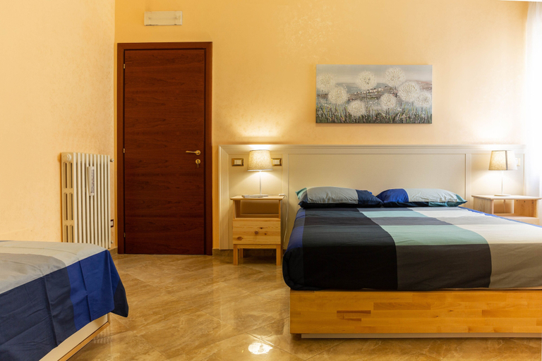 Room 2, Via Nonantola, Roma