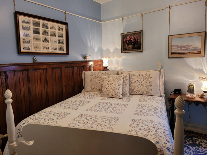 Bedroom 2, Buffalo Harmony House, Erie