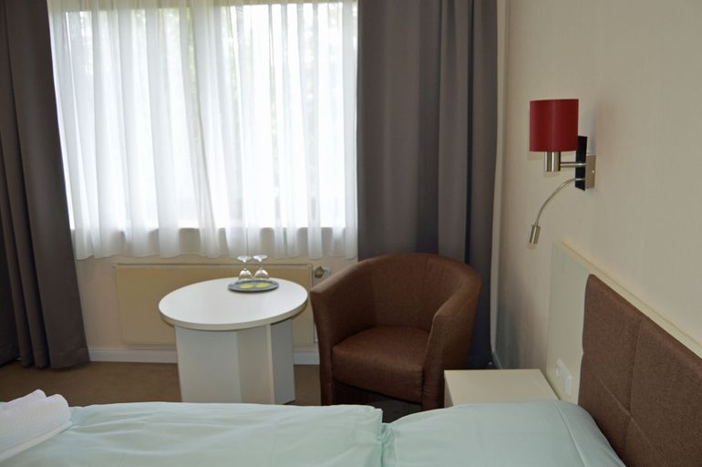 Bedroom 3, G&H Hotel Rosengarten, Harburg