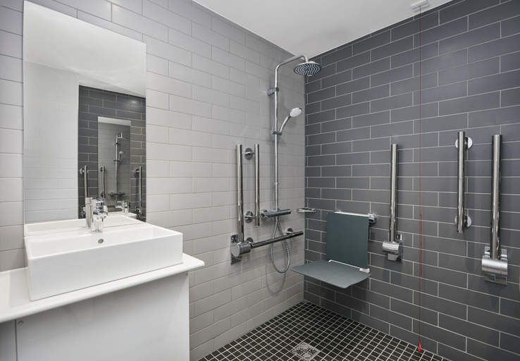 Bathroom 3, Holiday Inn Express GRIMSBY by IHG, Lincolnshire