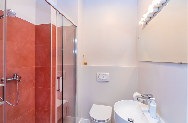 Bathroom 2, Cap rooms, Dubrovnik