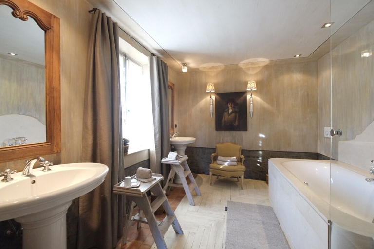 Bathroom 5, Les Rosées, Alpes-Maritimes
