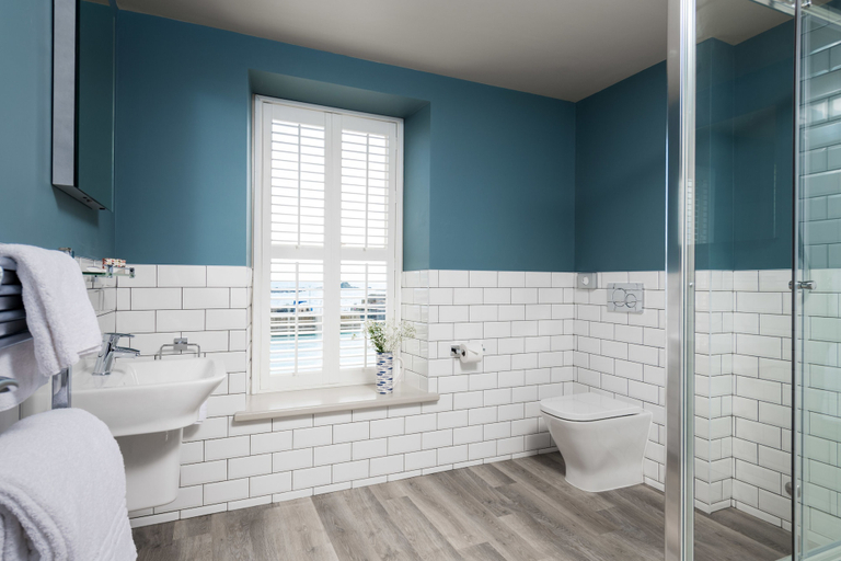 Bathroom 3, Ship Inn, Cornwall