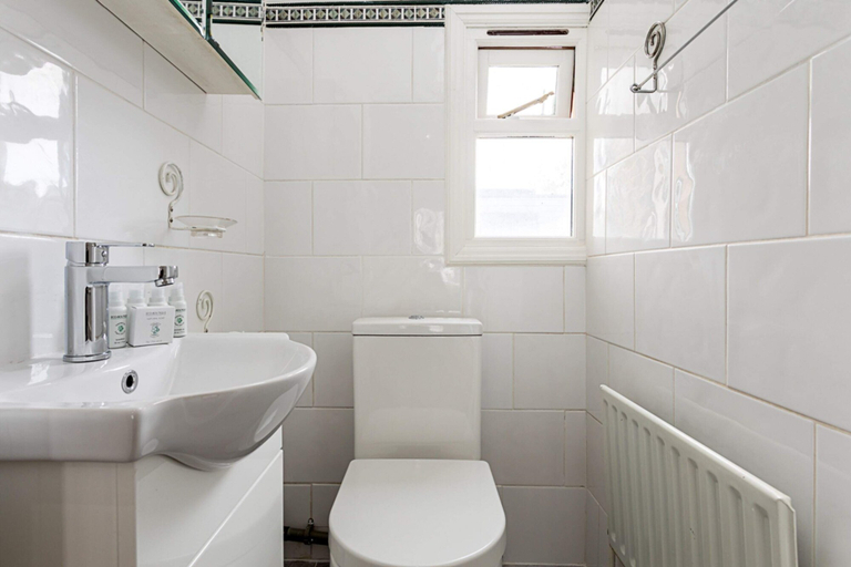 Bathroom 4, Charming Chelsea Flat, London