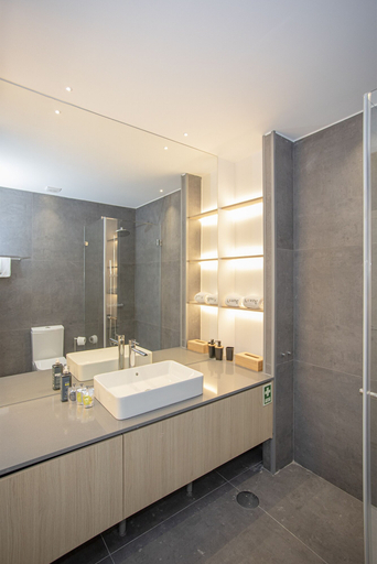 Bathroom 2, Liiiving-Mouzinho Residence Apartment 1T, Porto