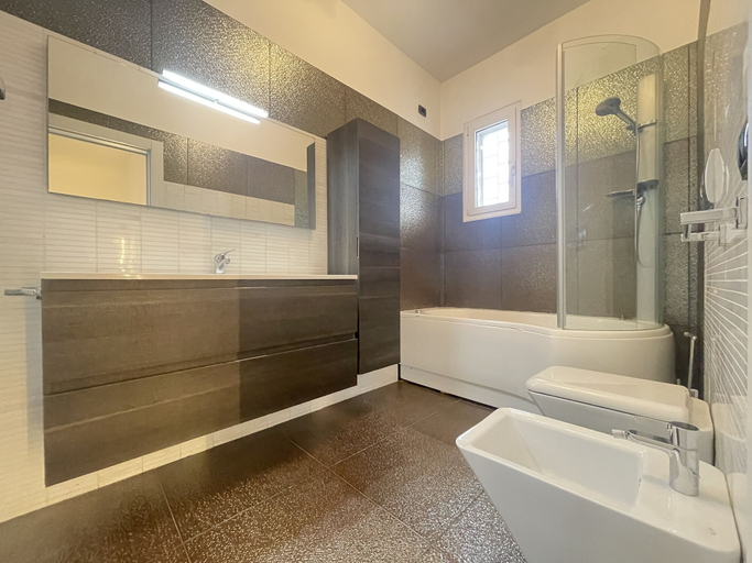 Bathroom, SkyLine, Bari