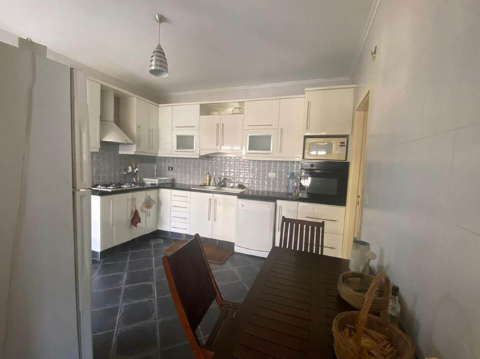Private kitchen, Stunning 2-bed Apartment in Achrafieh Beirut, Beirut