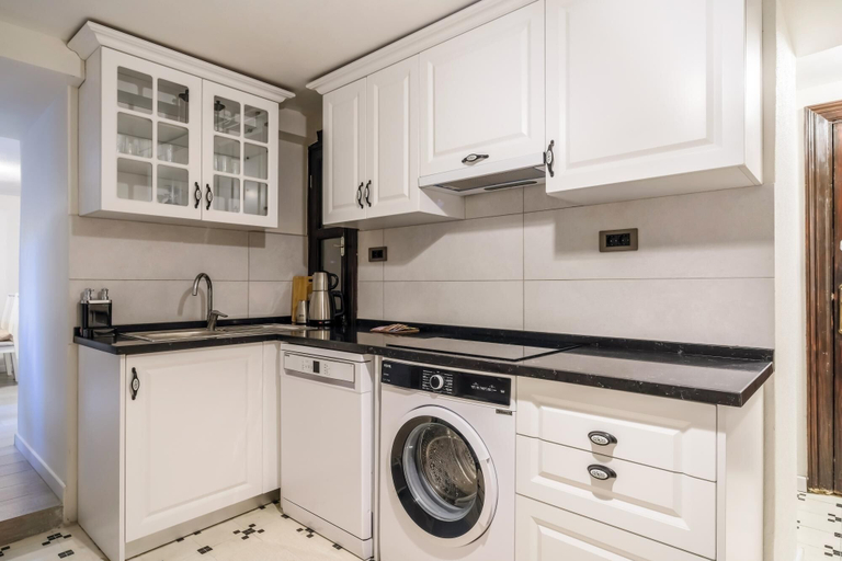 Room 2, Convenient Flat w Garden 10 min to Galataport, Beyoğlu