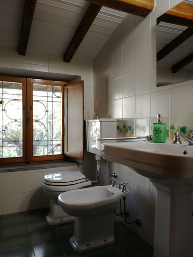 Bathroom 4, Baduerughe, Rieti