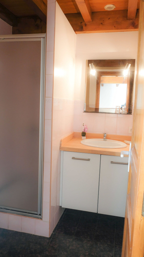 Bathroom 5, Chambres D'Hôtes Garicoitz, Pyrénées-Atlantiques