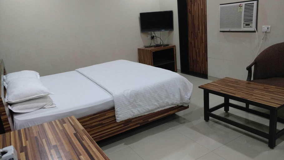 Bedroom 3, Pals Hotel, Mumbai City