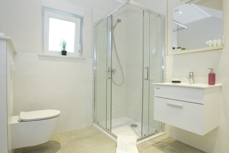 Bathroom, Tomana Apartment with Jacuzzi, Novalja