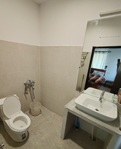 Bathroom, Atulya Neer Hotel, Tehri Garhwal