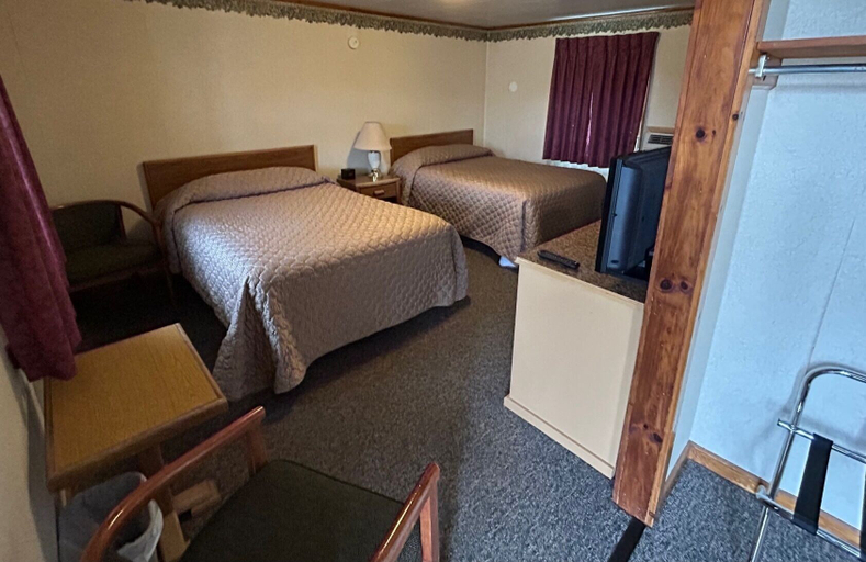 Bedroom 2, The Stevens Motel, Centre
