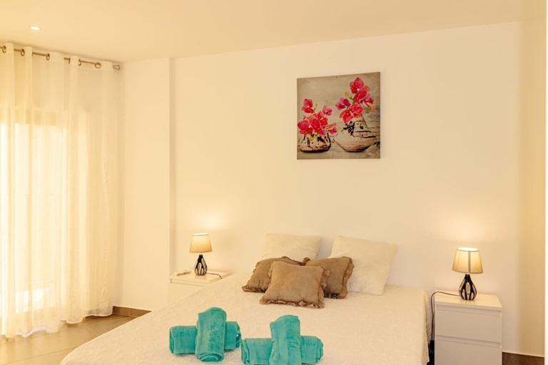 Bedroom 5, Inviting 2-bed Apartment in Armação de Pêra, Silves