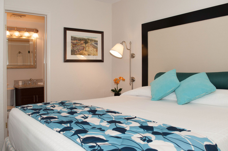 Bedroom 2, Laguna Shores Studio Suites, Orange