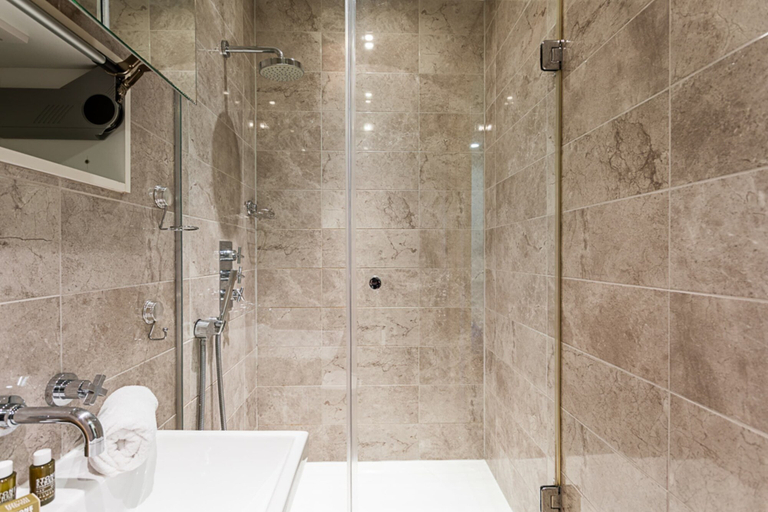 Bathroom 3, Holborn Flat With Green Views, London