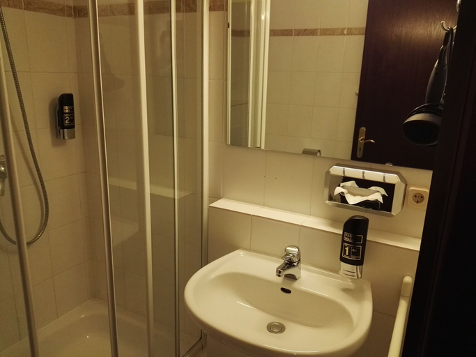 Bathroom 5, G&H Hotel Rosengarten, Harburg