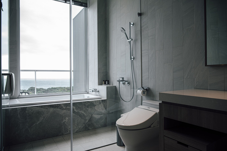 Bathroom 3, Sunlight on the peninsula, Pingtung