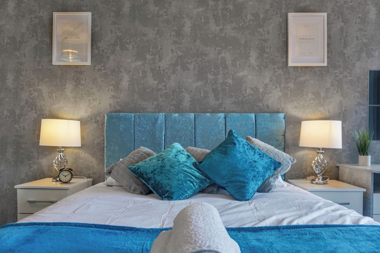 Others 3, 2 Bed Penthouse-sleeps 4 With Wraparound Balcony, Birmingham