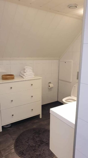 Bathroom 4, Tranøya, Tranøy