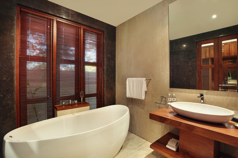 Bathroom 11