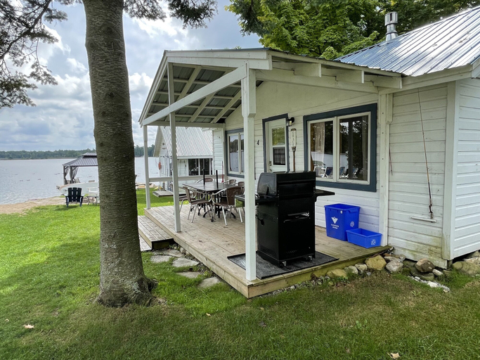 Exterior & Views 2, Bobcaygeon Resort, Kawartha Lakes
