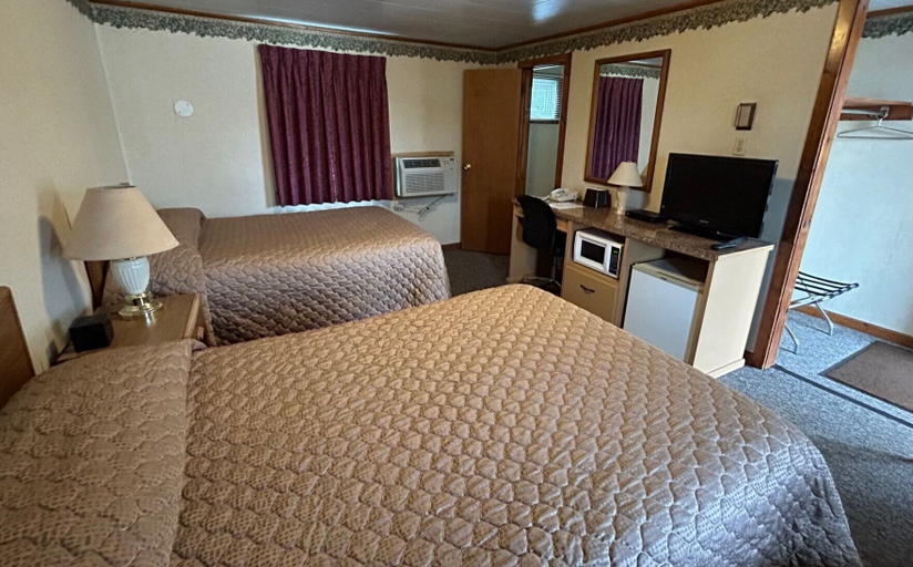 Bedroom 2, The Stevens Motel, Centre
