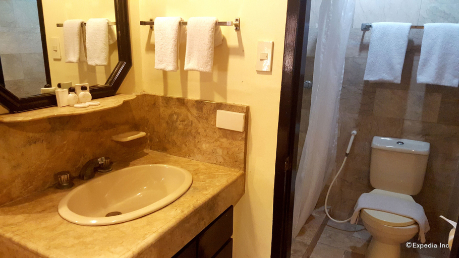 Bathroom 4, Lourdes Family Suites Makati powered by Cocotel, Makati City