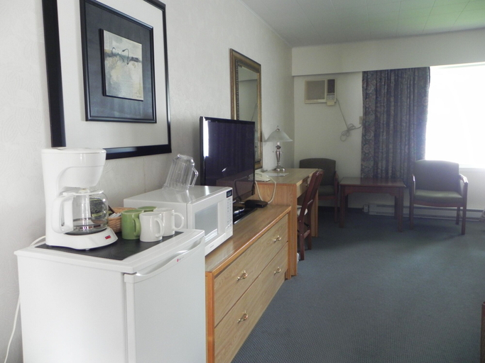 Others 4, Skagit Motor Inn, Fraser Valley