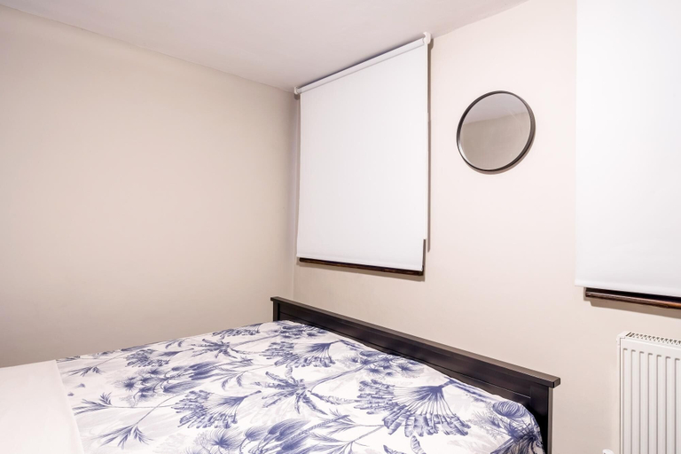Room 5, Convenient Flat w Garden 10 min to Galataport, Beyoğlu