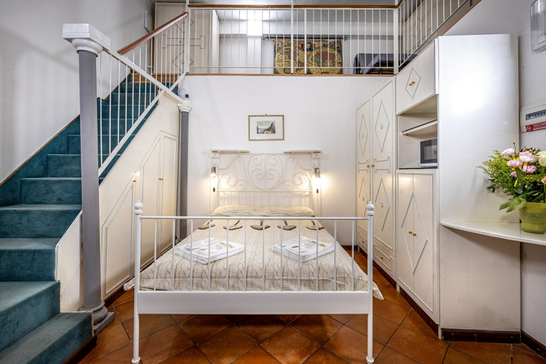 Bedroom 2, duomo palace, Florence