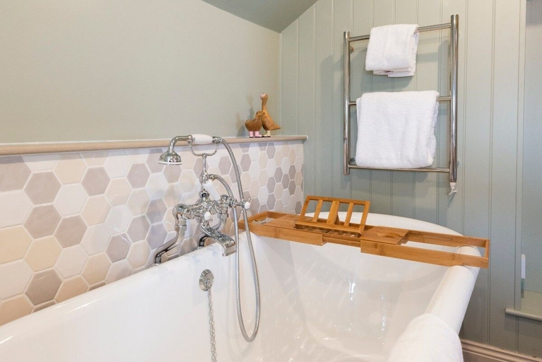 Bathroom 3, The Beeley Inn, Derbyshire