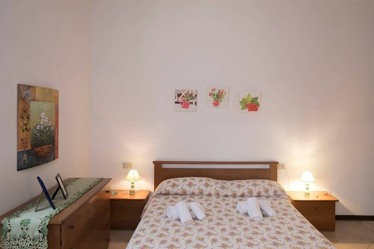 Bedroom 3, JOIVY Villa Il Glicine sul Mare, Lucca